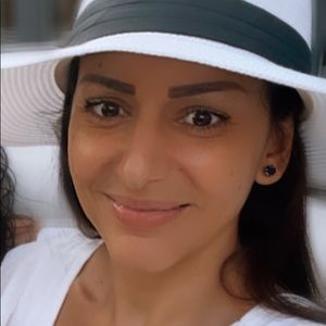 Meet your Posher, Claudine